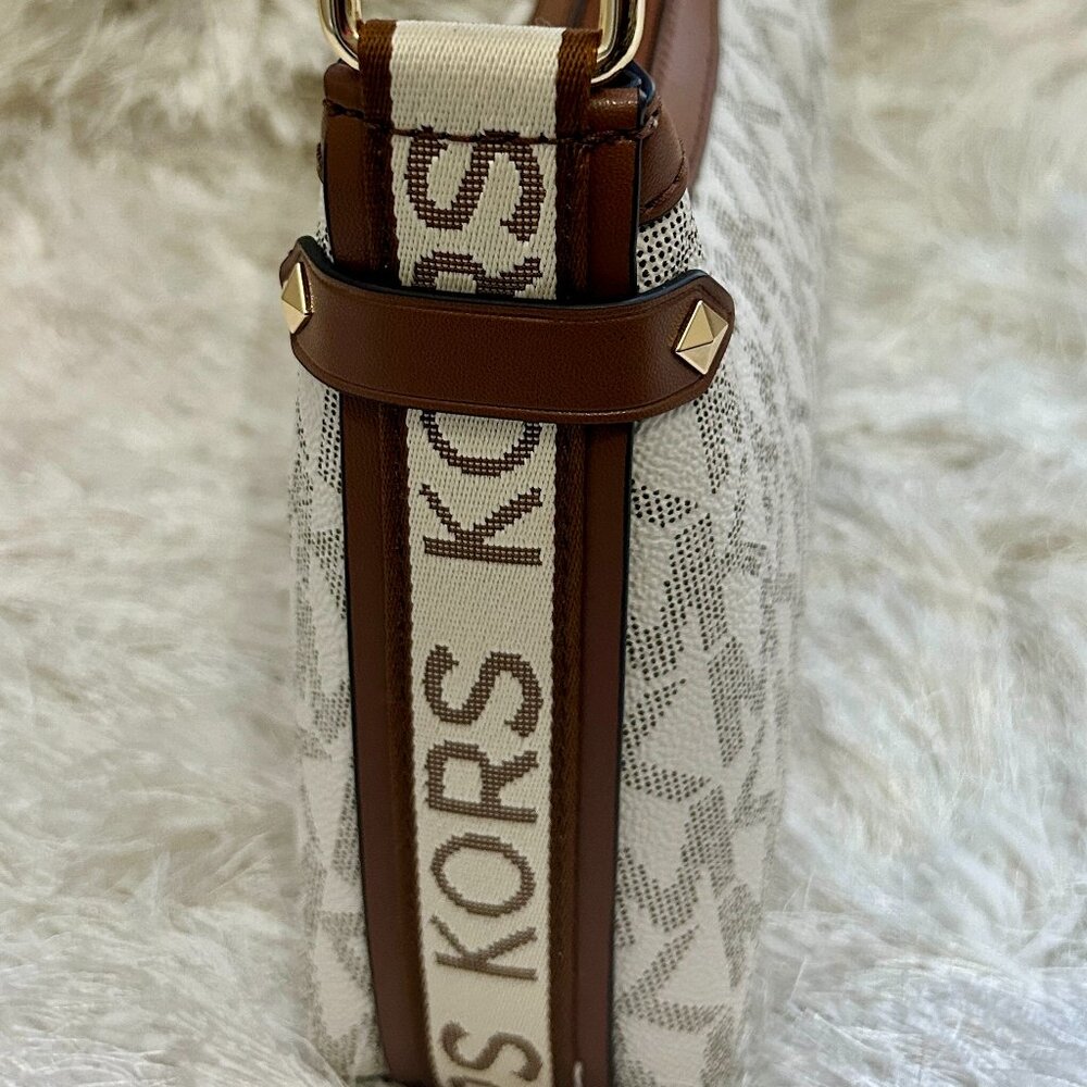 Michael Kors Maeve MD Pouchette (Beige & Brown) NWT - Picture 3 of 7